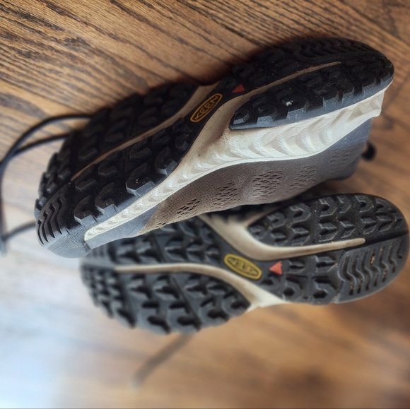 Keen - Picture 2 of 3